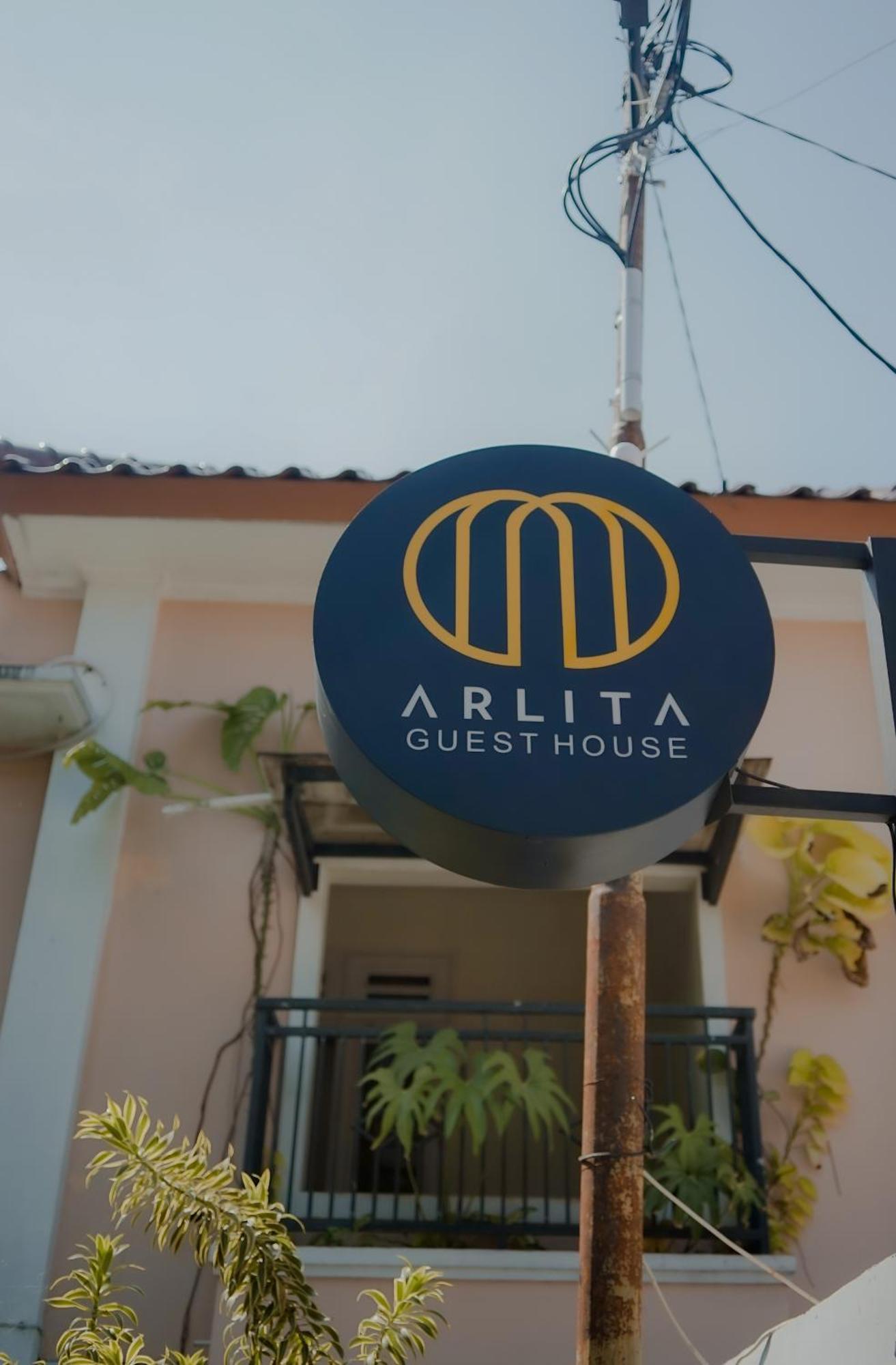 Arlita Guesthouse Чианджур Екстериор снимка