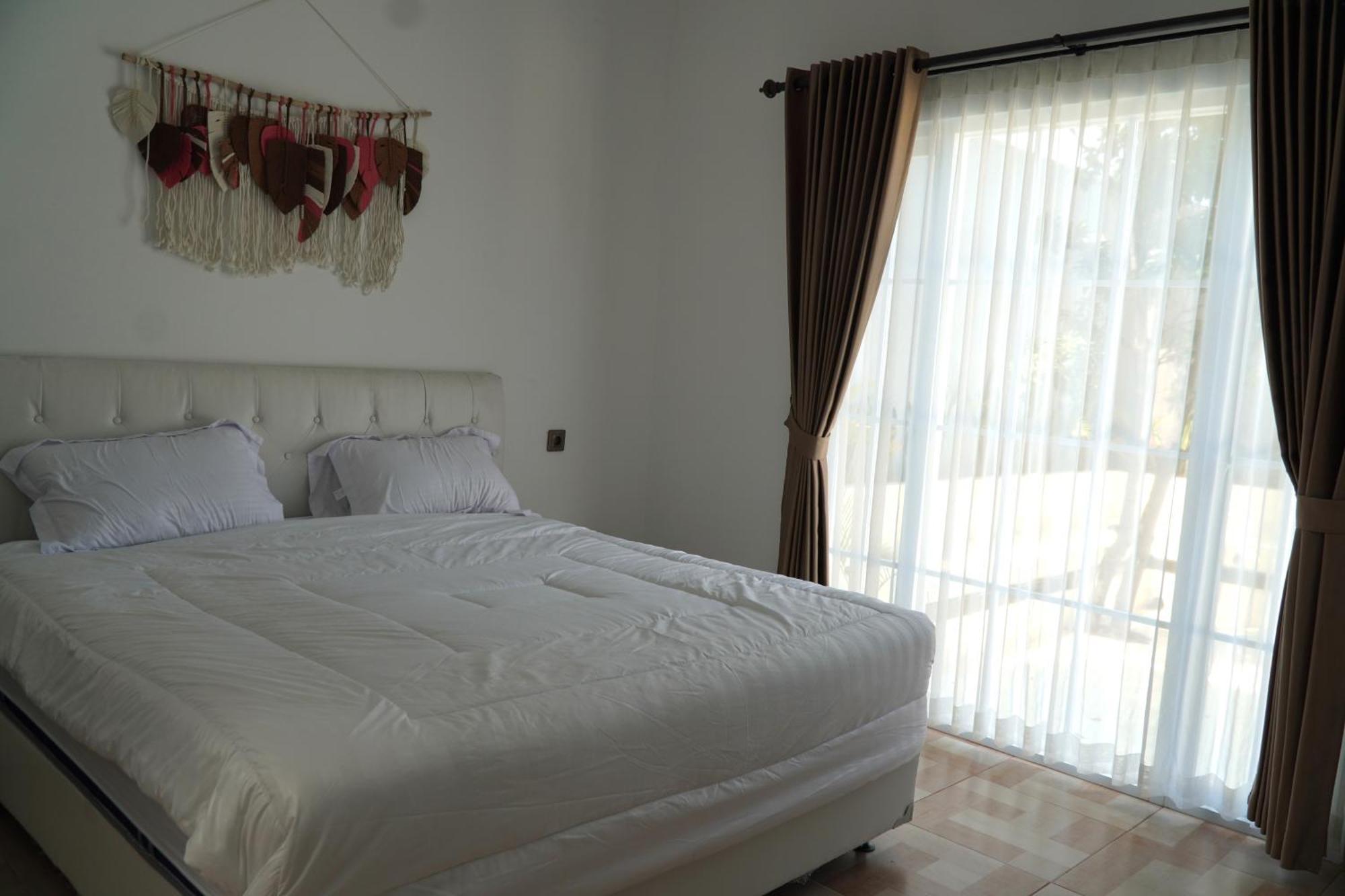 Arlita Guesthouse Чианджур Екстериор снимка